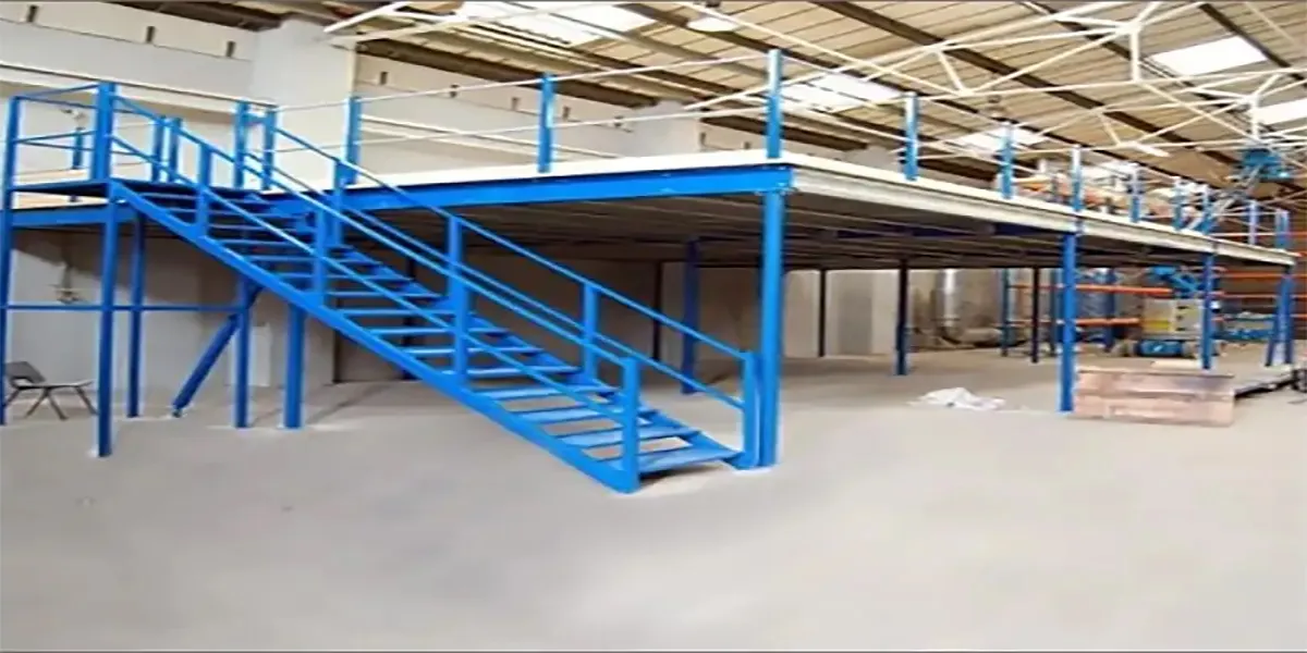 ميزانين مستودع مع سطح شبك فولاذي مفتوح